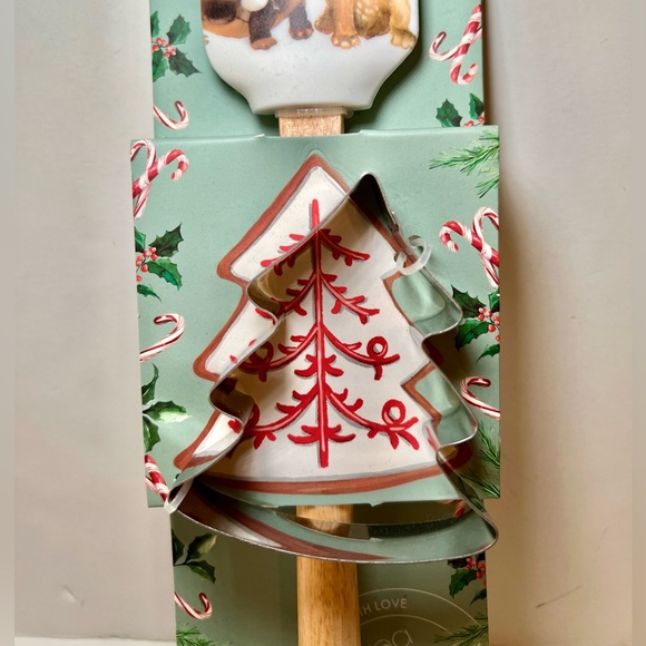 Christmas Dachshunds in Santa Hats Kissing Under Mistletoe + Tree Cookie Cutter - Picture 3 of 6